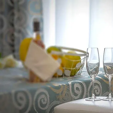 Хотел Capri 3*